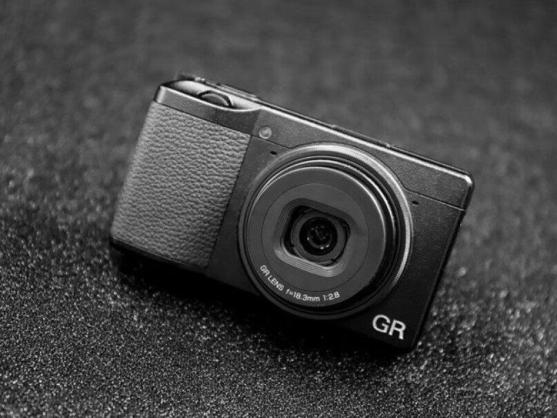 理光GR3数码相机这个和a6400哪个比较好？