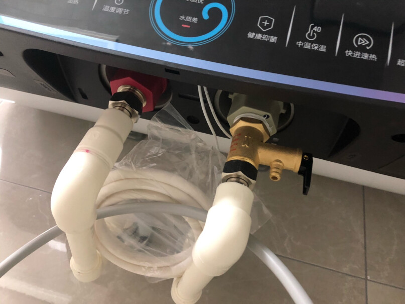 海尔我想问这个热水器可以连接厨房水管吗？24小时加热状态？