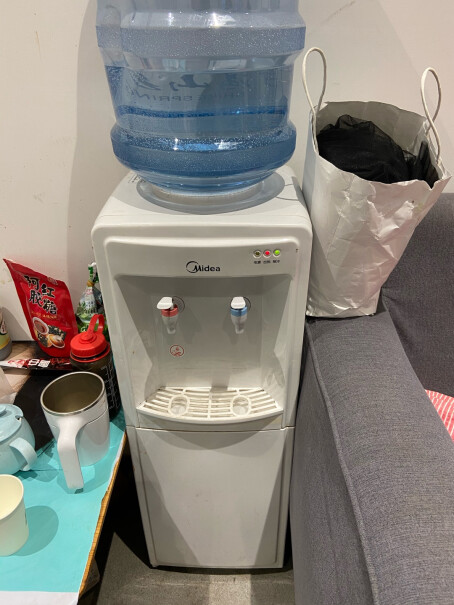 美的饮水机家用立式办公冰热制冷饮水器MYD718S-X冰水多少度？