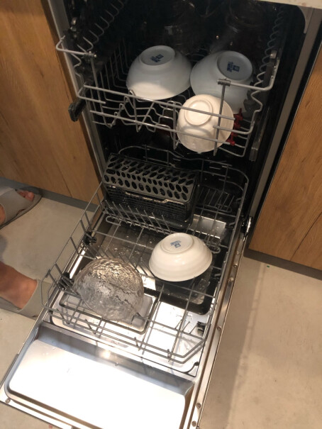 AEG洗碗机黑晶系列8套嵌入式家用智能洗完碗用不用取出来？