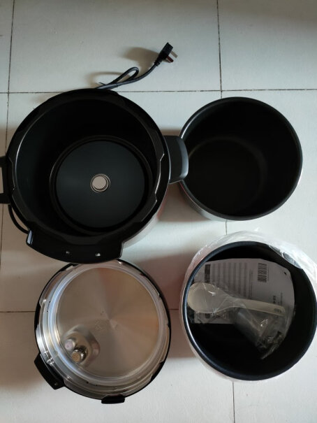 美的电压力锅家用5L双胆高压锅高压煮汤锅智能多功能电饭煲煮东西的时候声音大吗？