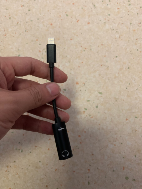 斯泰克苹果Lightning转USB转换头用这个不支持通话的 插上耳机可以用手机自带的话筒说话吗？