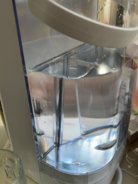 集米T2即热饮水机即热式饮水机大家觉得有塑料异味吗，用开水泡了好久，还是有异味？