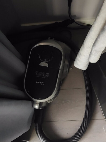 美的卧式吸尘器C7家用清洁机大功率你好，吸尘器会不会很小个了？