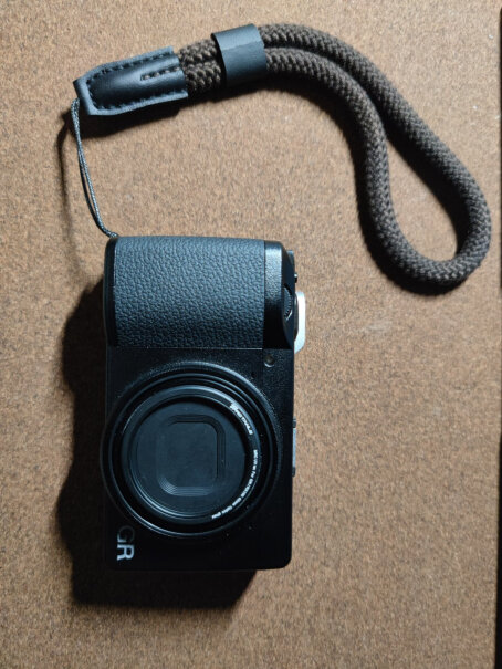 理光GR3数码相机想请问一下，适不适合小白新手买？
