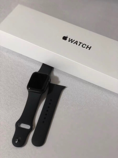 Apple Watch 6 GPS+蜂窝款 44mm深空灰色腕围160mm，戴40还是44？