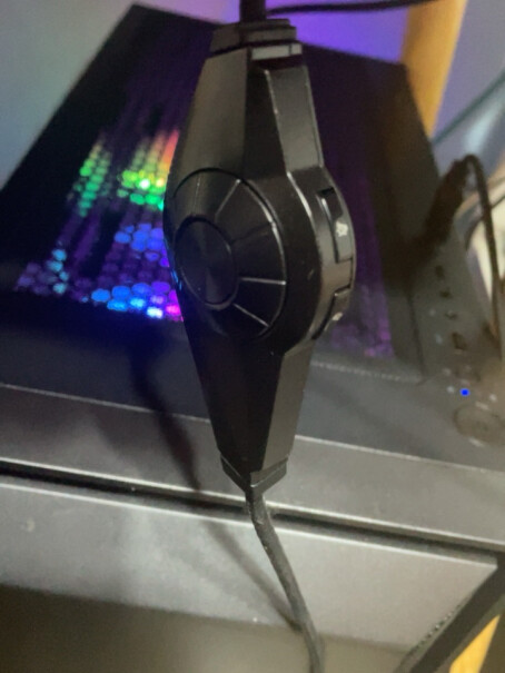 西伯利亚V10电竞游戏耳机头戴式麦如何，说话声音大不大，清不清晰？