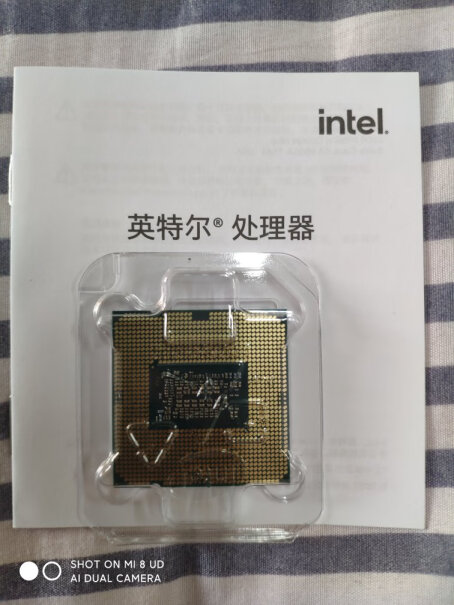 品牌+产品型号：i5-10400F CPU处理器原装风扇是否自带硅脂？