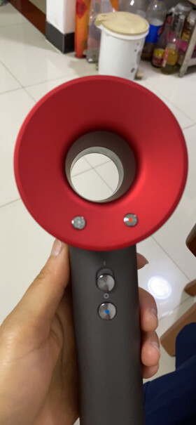 戴森Dyson HD03中国红吹风机为什么不同颜色重量不同啊？重吗？