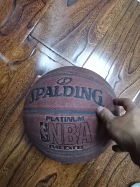 斯伯丁SPALDING经典室内比赛篮球76-810Y买到了一个山东临沂产的斯伯丁篮球，是不是比福建产的质量要差啊？当地实体店都是福建产的。
