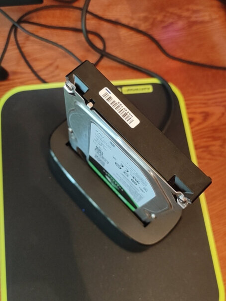 绿联笔记本硬盘托架 9.5mm SATA 2.5英寸SSD支架可以连手机不？