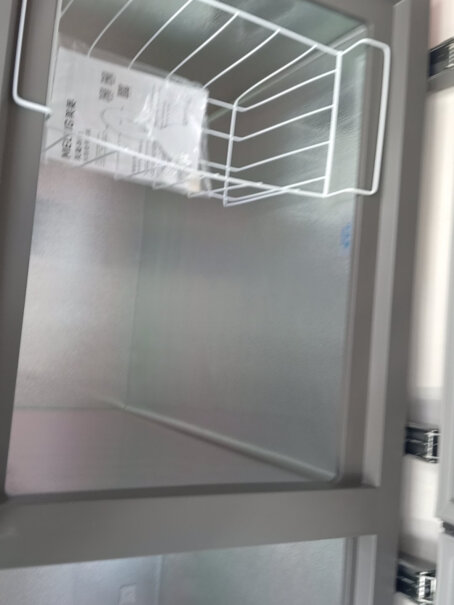 美菱MELING221升家用商用冰柜是不是钢化板的盖子？