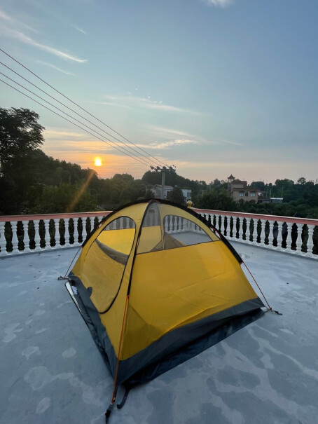 牧高笛防大风防暴雨铝杆三季三人双层帐野外野营帐篷里面有个中空的10多厘米的管子，是干什么的啊？