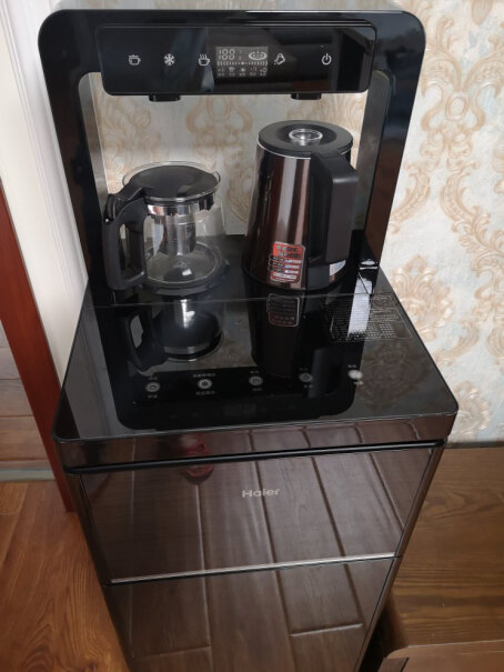 海尔智能茶吧机冰热家用全自动饮水机下置水桶自动上水台式多功能烧出的水有味道吗？