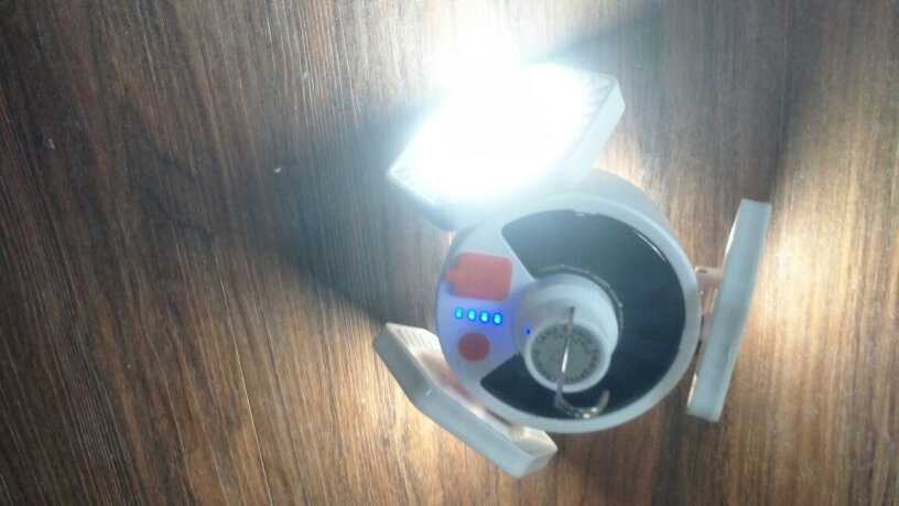 魔铁MOTIE15W地摊灯充电灯泡停电应急灯可以放桌上当台灯用吗？