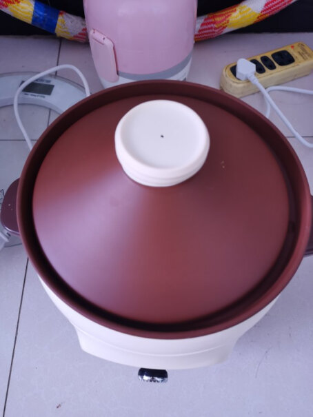 小熊电炖锅煲汤锅可以直接炖东西的时候到热水吗？