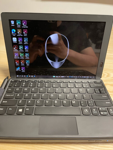 联想笔记本电脑ThinkPadX1这个是触屏吗？