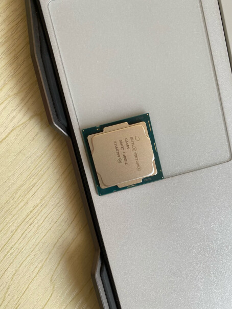 Intel G6405 CPU处理器这款办公卡吗？