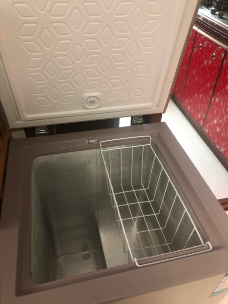 海信145升冷藏冷冻转换冰柜顶开门家用小冷柜盖子可以悬停吗？