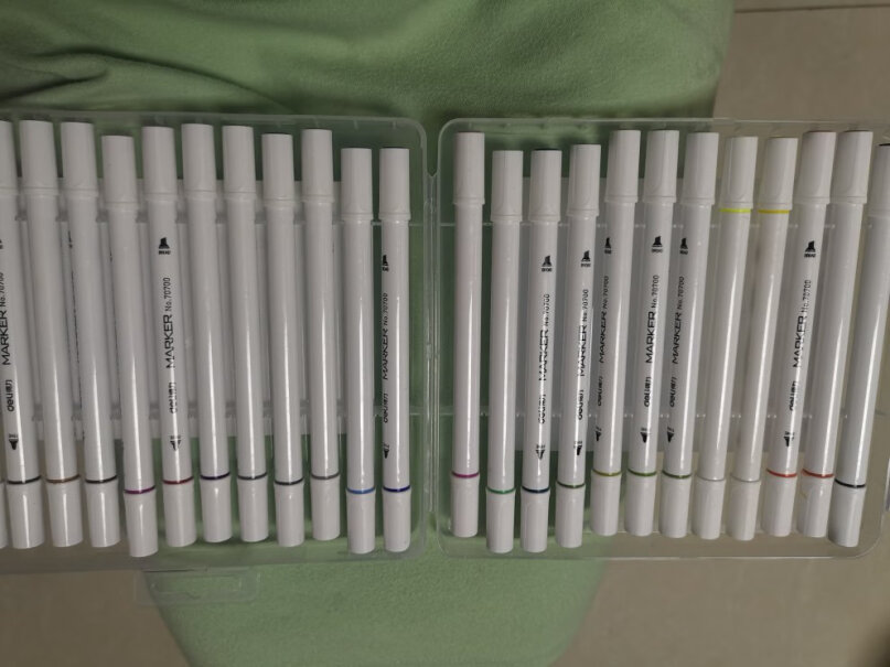 得力deli文具24色马克笔套装双头细杆学生水彩笔记号笔开学礼物一本厚度的纸（A4）上色后反面会有印记吗？