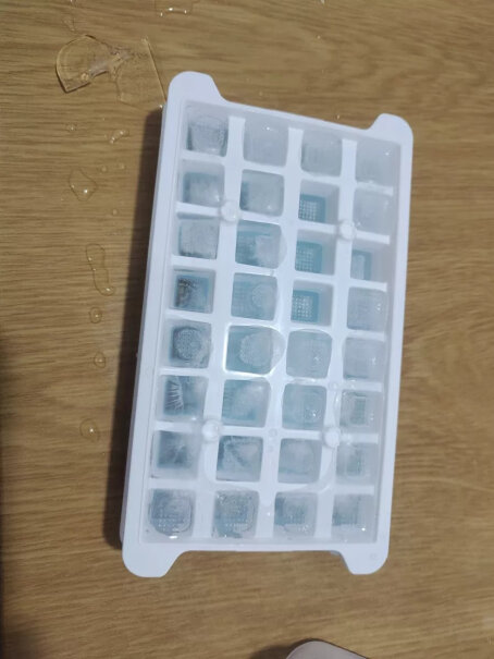 冰箱配件多奈屋冰块盒子自制冰块制冰盒模型带盖密封不窜味冰块模具优缺点大全,可以入手吗？