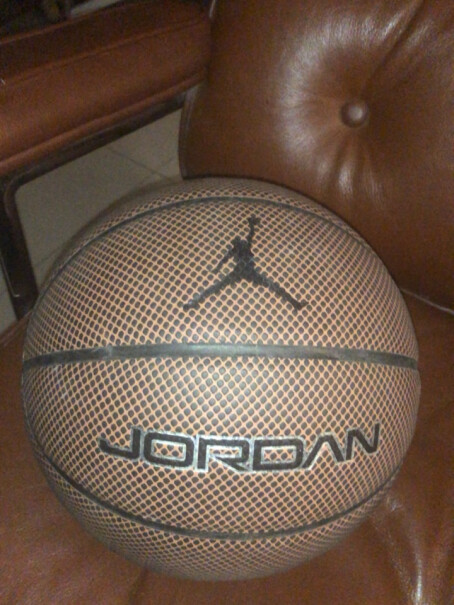 篮球耐克NIKE篮球乔丹JORDAN使用感受大揭秘！真的好吗！