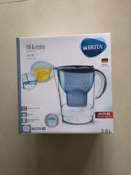 碧然德BRITA滤水壶Marella白色3.5L请问下滤水后，滤芯与壶底之间残留一层水是正常的吗？