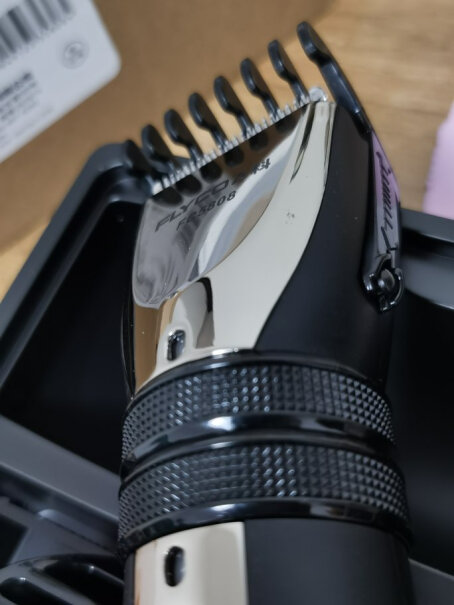 飞科FLYCO专业电动理发器成人儿童电推剪剃头电推子可以送剪刀吗？