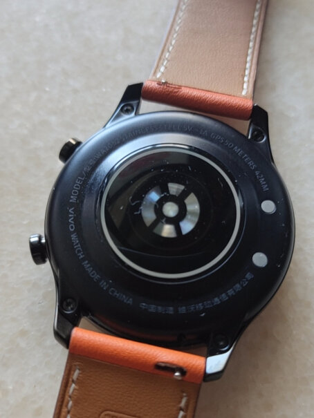 vivo手表42mm 秘夏橙表盘有多少种了？更新快不快？跑步定位准不准？
