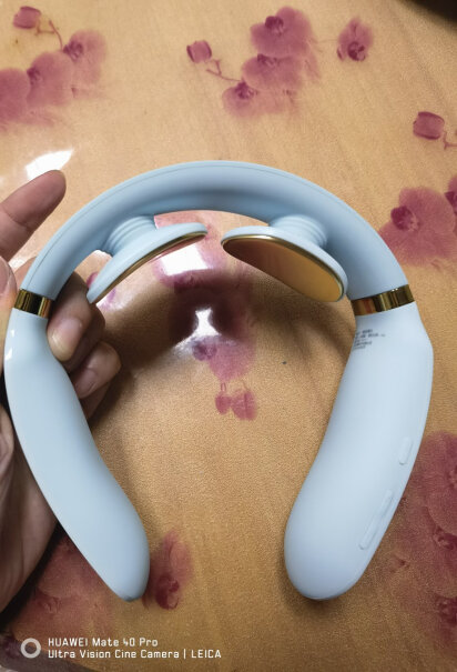 SKG颈椎按摩器颈部按摩仪蓝色的好看还是粉色好看？