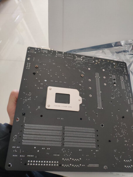 技嘉B360Mcpu i78086k，内存金士顿2666 8g*2,显卡还没有配，主板用这个可以吗？小白一个，用这个以后希望能作图，能打游戏？