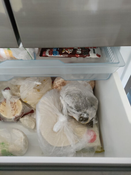 海尔Haier冰箱的夏雨嫣两个抽屉有托盘没有？