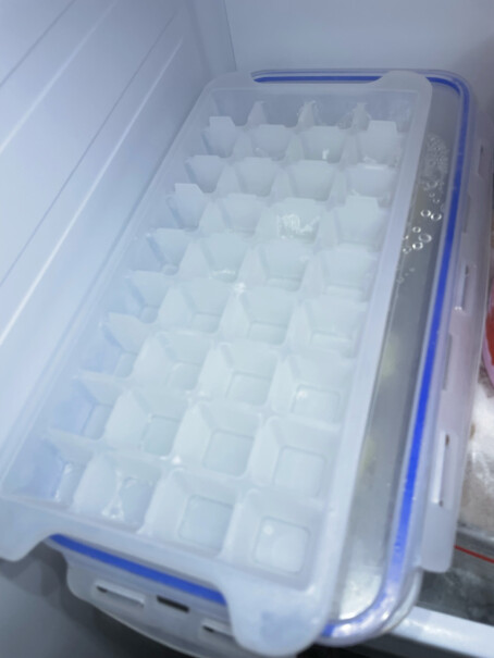 冰箱配件多奈屋冰块盒子自制冰块制冰盒模型带盖密封不窜味冰块模具优缺点质量分析参考！性能评测？