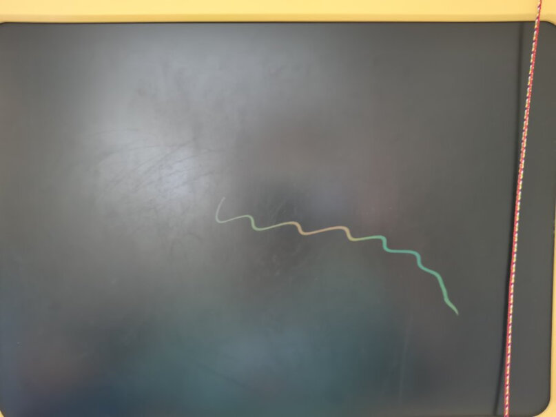 好写howshow 智能液晶手写板儿童绘画板涂鸦 透明 临摹电子液晶写字板光能画板智能无尘小黑板 7容易摔坏吗？