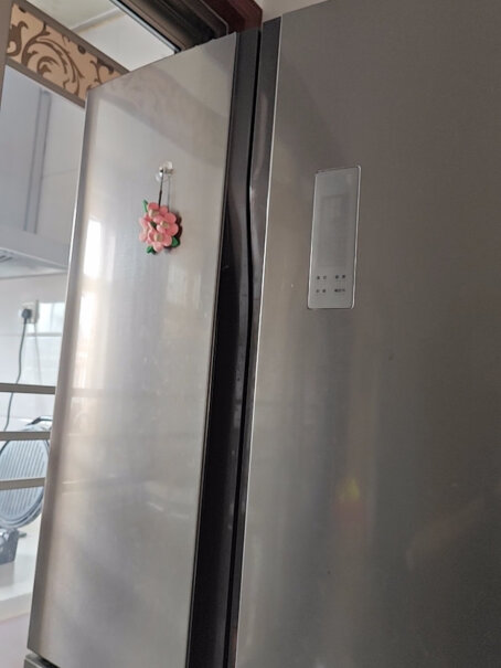 美菱100升顶开门BC/BD-100DT小冷柜冰柜底部是不是有个洞？