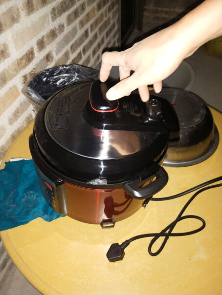 美的电压力锅家用5L双胆高压锅高压煮汤锅智能多功能电饭煲清洗容易吗？
