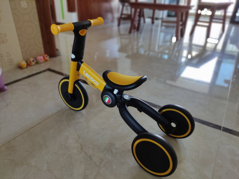 乐卡儿童三轮车便携可折叠童车滑行平衡车三合一TINY这款车可以折叠吗？