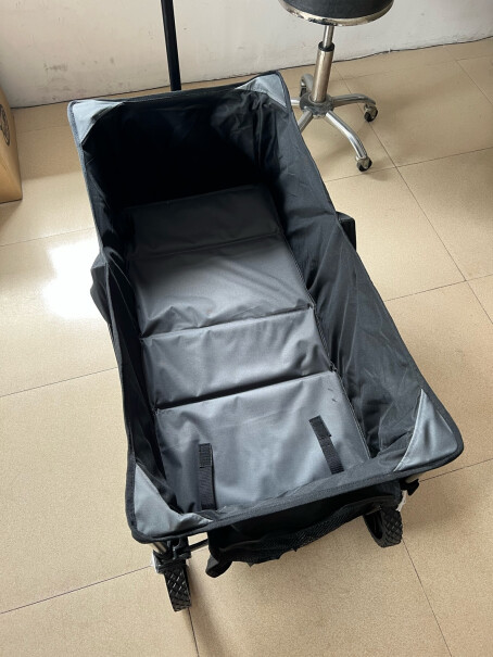 京东京造户外折叠车野营车可以当桌椅用吗？有没有配套的折叠台板？