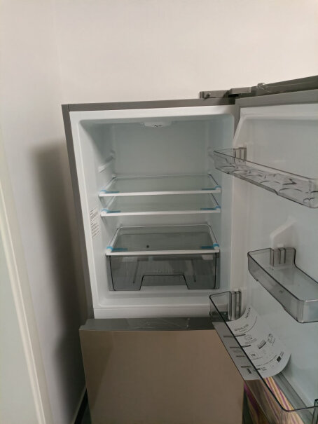 华凌冰箱175升双门两门家电冰箱想问下大家这个会结冰吗？就像有些老款二手冰箱放肉的格子拉都拉不出来，结好厚的冰块。这个应该不会吧？？