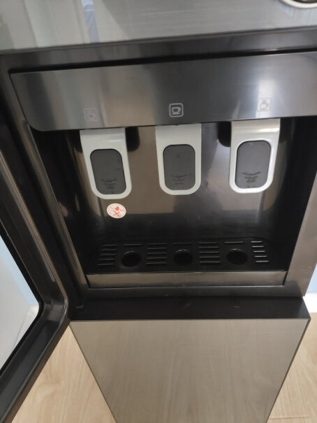 美菱饮水机下置式家用立式温热型一天用多少度电？