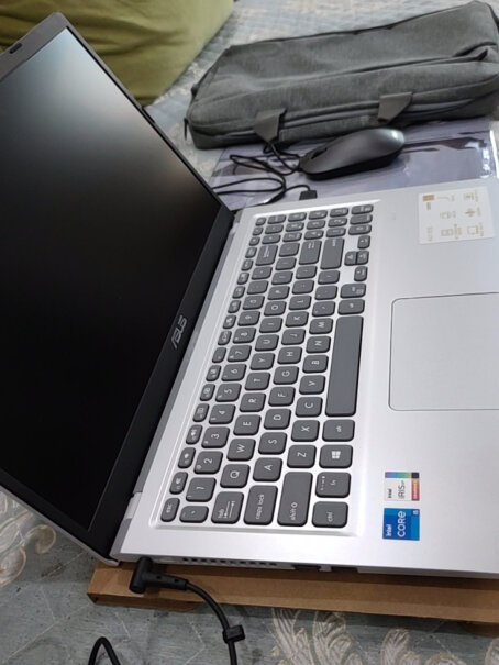 华硕VivoBook15版有键盘背光灯吗？