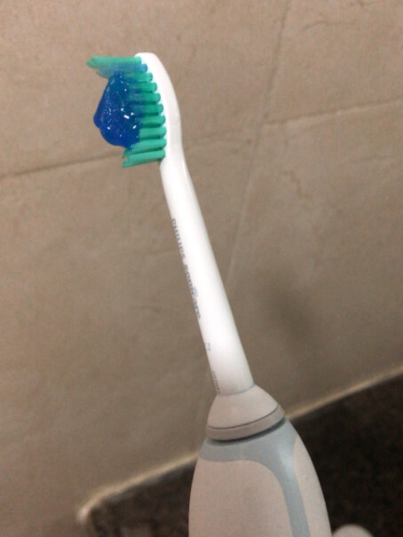 飞利浦电动牙刷充电式成人声波震动米白色电动牙刷HX3216买回来就是坏的还不退换货，还要自己去售后维修！