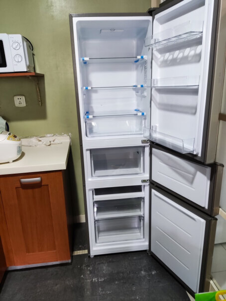 海尔216升直冷冰箱三门三温区多门小型迷你家用租房低音节能不占地中门软冷冻以旧换新BCD-216ST是无霜冰箱吗？会不会结冰？