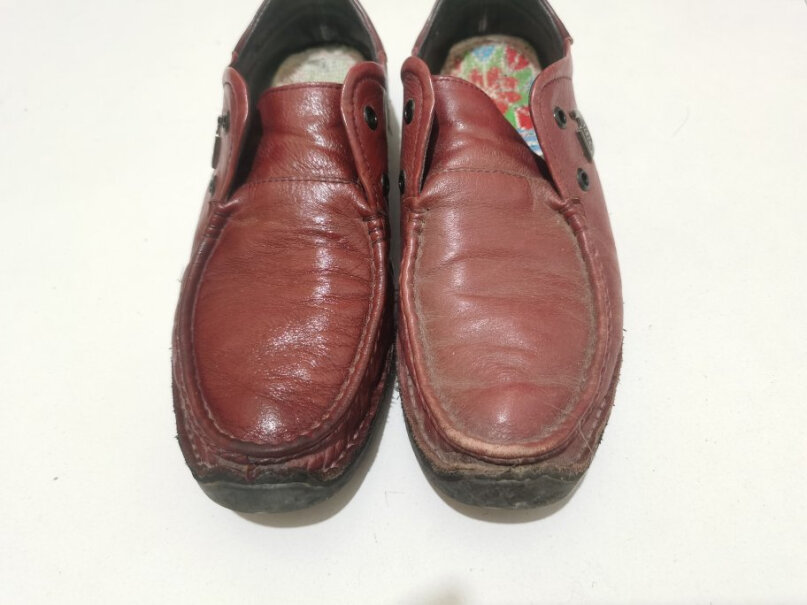 皇宇液体鞋油清洁洗鞋防水去污补色上光保养可以擦皮包吗？