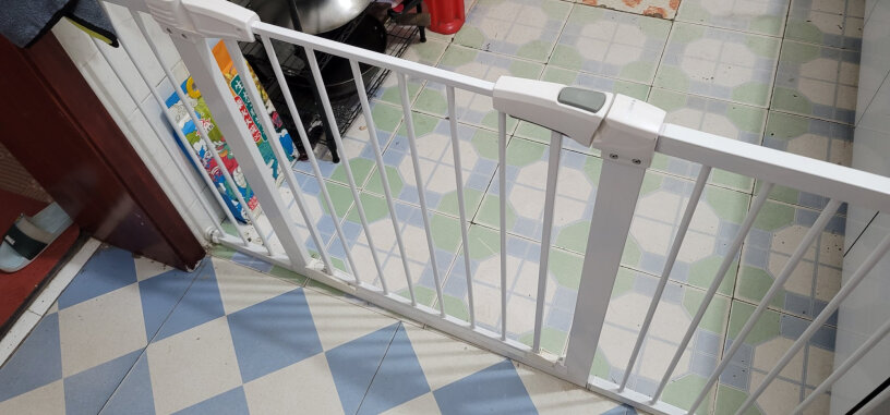 攸曼诚品楼梯护栏儿童安全门栏防护栏你好，楼梯口宽126厘米，该怎么买？