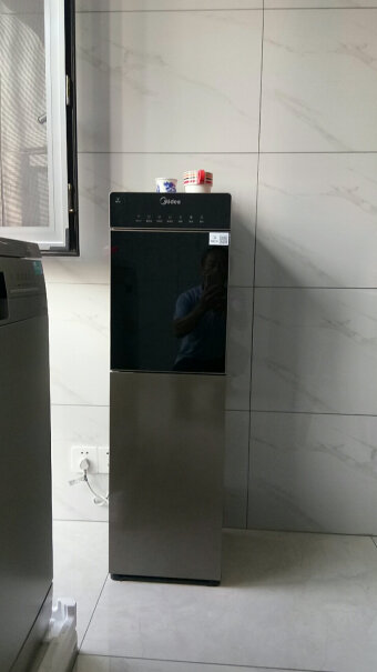 美的饮水机京东下置水桶如果断电了还能放得出水吗？