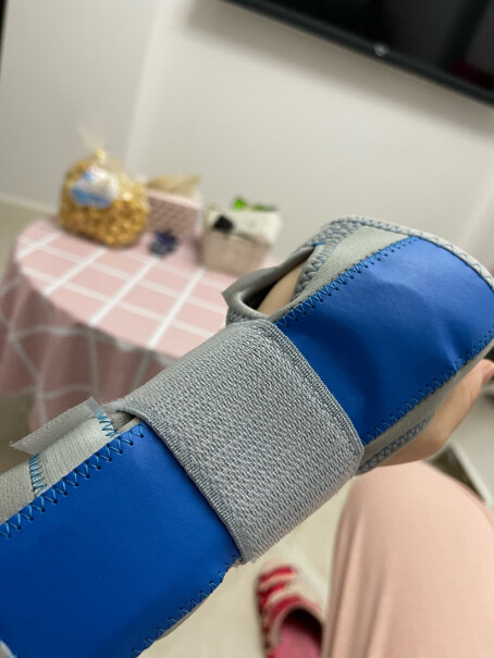 日本康慕护腕手腕骨折固定夹板铝片有几片？