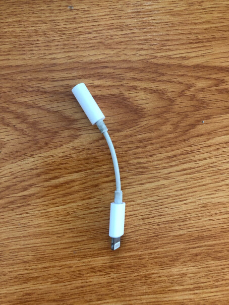 Apple Lightning请问大家，会不会有声音一直响，有杂音和电流声吗？
