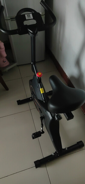汗马家用动感单车静音运动减肥器材健身车室内脚踏车能投屏到电视机吗？