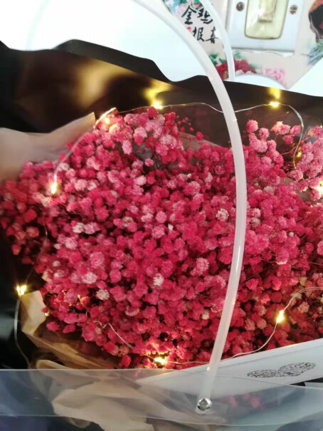 爱已装糖满天星干花花束买这个花，可以带个卡片上面写上祝福语吗？